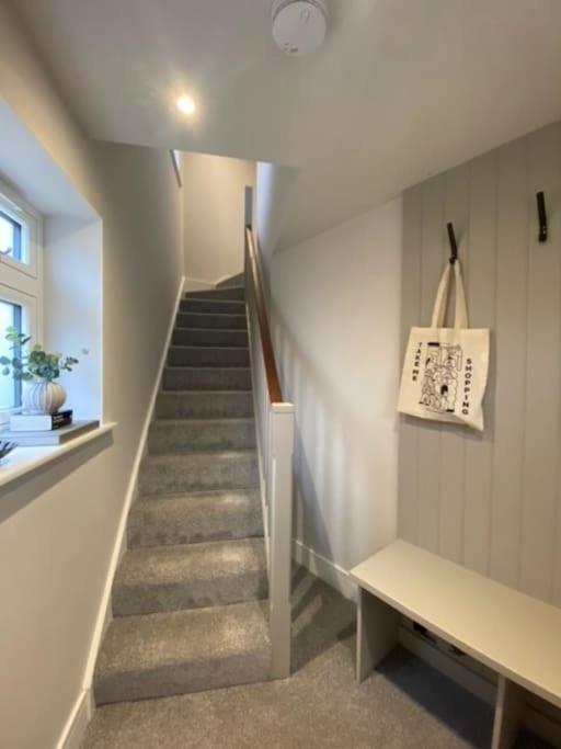 סליסבורי New Modern Studio Apartment Near To City Centre מראה חיצוני תמונה