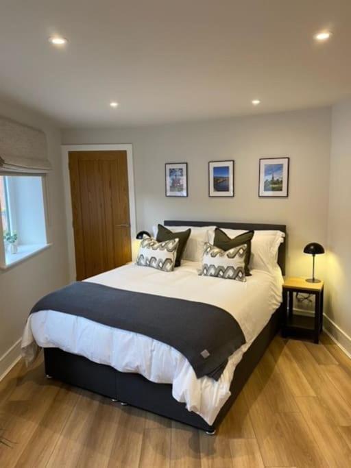 סליסבורי New Modern Studio Apartment Near To City Centre מראה חיצוני תמונה